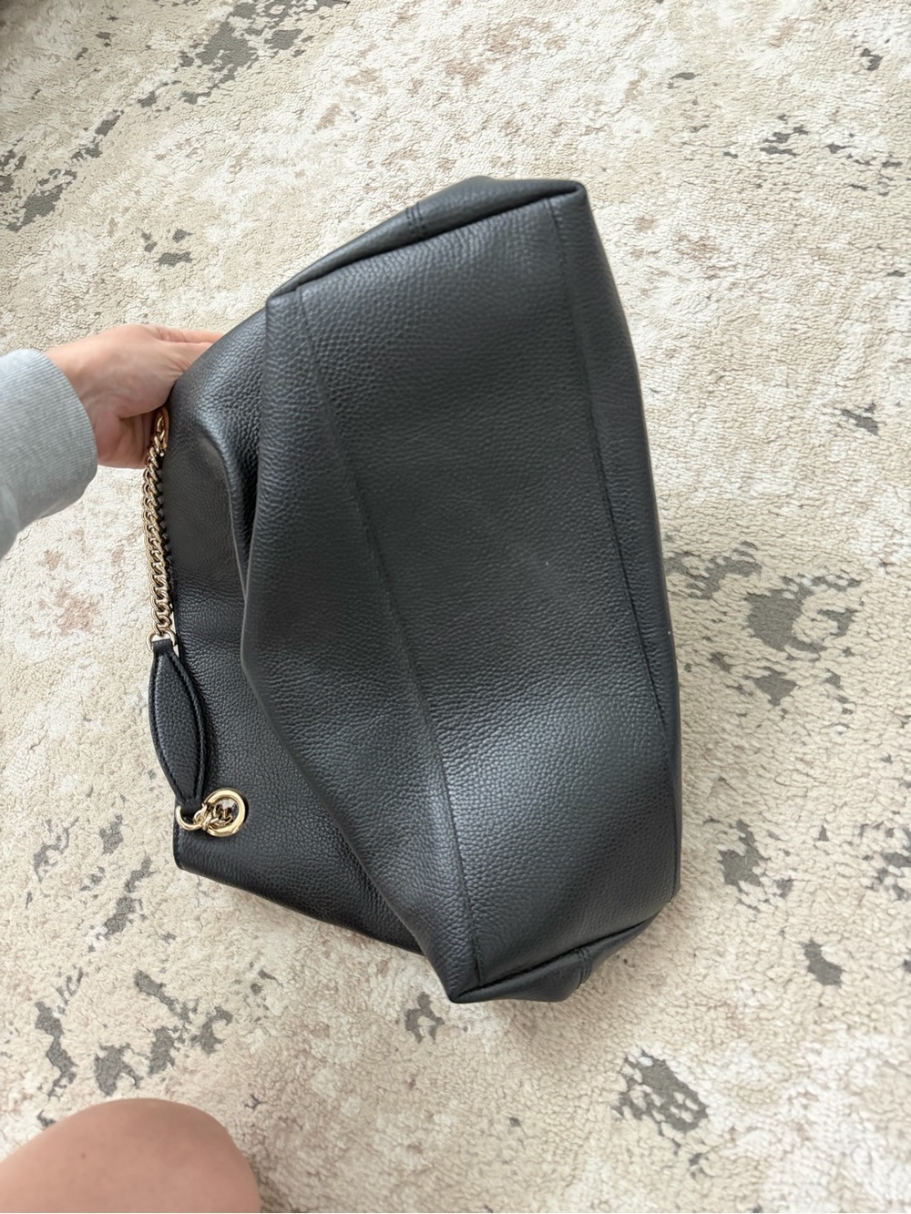Gucci Pre-Owned 2000-2015 Medium Calfskin Soho Chain tote bag in black - Picture 6 of 10